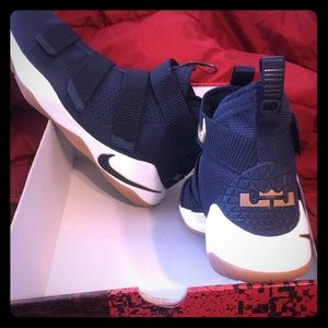 Lebron soldier XI